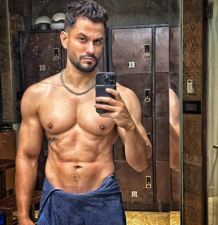 इसके बाद कुणाल ने कभी पीछे मुड़कर नहीं देखा और बतौर चाइल्ड एक्टर ‘हम है राही प्यार के’, ‘नाराज’, ‘राजा हिन्दुस्तानी’, ‘भाई’, ‘जख्म’ और ‘दुश्मन’ जैसी फिल्मों में काम किया.