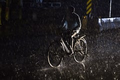 Weather Update: বাংলার আকাশে দুর্যোগের মেঘ, আজ কোথায় কোথায় বৃষ্টি?