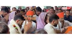 Virat-Anushka: টেস্ট থেকে অবসর, অযোধ্যার মন্দিরে স্ত্রী অনুষ্কাকে নিয়ে পুজো দিলেন বিরাট কোহলি