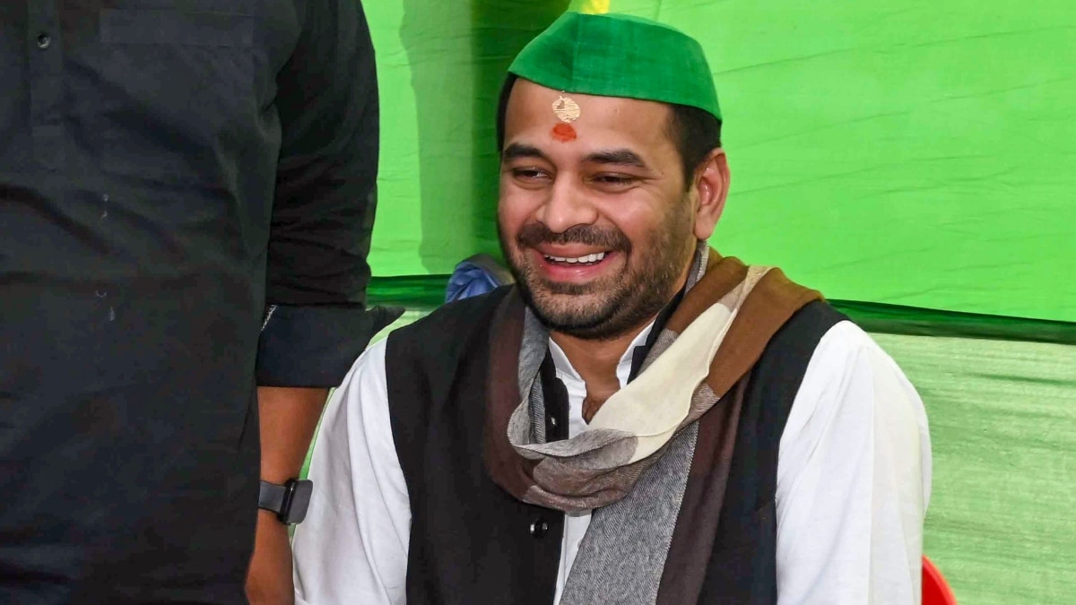 ‘पहले ऐश्वर्या राय को मूर्ख बनाया, अब अनुष्का यादव को…’, तेज प्रताप यादव की सफाई पर बोली BJP