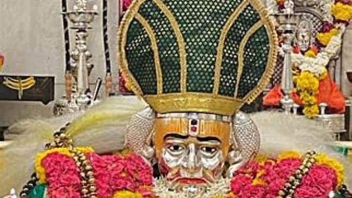 मनुष्याला अहंकार नसावा फक्त समाधान असाव. अरे, या अहंकारामुळेच मनुष्य 84 लक्ष योनी फिरत राहतो. मोक्ष मार्गावर चालायचं असेल तर मनुष्याला अहंकार नसावा. -स्वामी समर्थांचे विचार