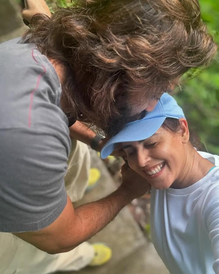 Genelia D’Souza & Riteish Deshmukh: Whether it’s sandy beaches or charming cities, this adorable couple makes every journey a celebration of love. (Image: Instagram/@genelid_)