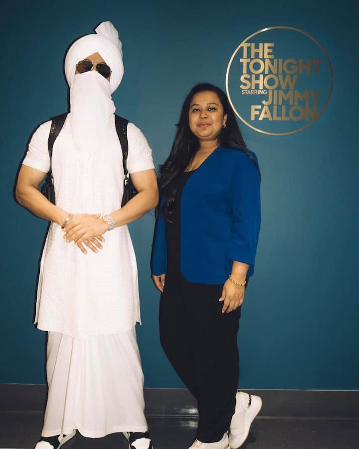 दिलजीत दोसांझ अपनी लॉन्ग टाइम मैनेजर सोनाली सिंह को निकाले जाने की वजह से चर्चा में आ गए हैं. ऐसे में जानेंगे कि आखिर सोनाली सिंह कौन हैं.