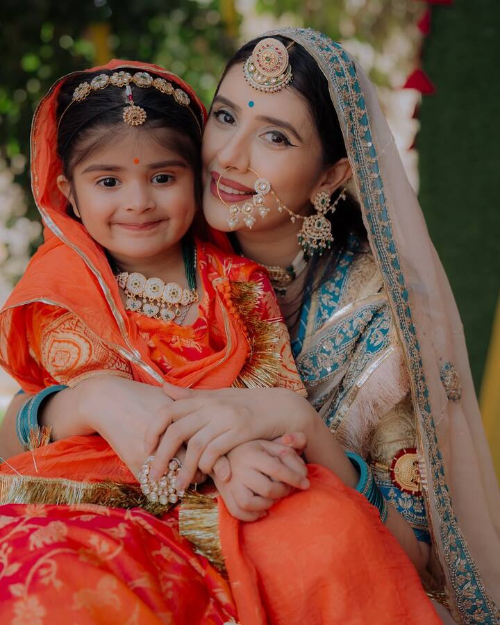 बता दें कि चारू ने साल 2019 में सुष्मिता सेन के भाई राजीव सेन से शादी की थी. लेकिन 4 साल बाद 2023 में दोनों तलाक लेकर अलग हो गया था. कपल की एक प्यारी बेटी भी है.