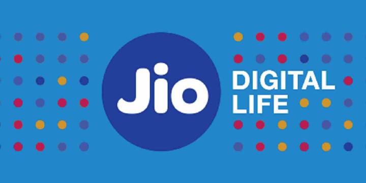 इस प्लान के साथ आपको कुछ डिजिटल बेनिफिट्स भी मिलते हैं जैसे JioTV का फ्री एक्सेस, जिससे आप टीवी चैनल्स और शो देख सकते हैं. 50GB Jio AI क्लाउड स्टोरेज जो फाइल बैकअप और डेटा स्टोरेज के लिए काफी काम का है.