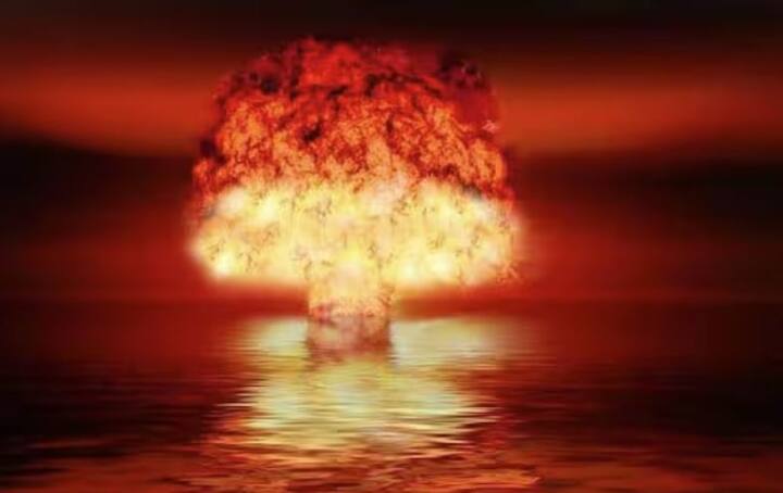 ਇਸ ਨਾਲ ਇਹ ਯਕੀਨੀ ਹੋ ਗਿਆ ਕਿ ਪਹਿਲੀ ਹਮਲਾਵਰ ਧਿਰ ਬਚ ਨਾ ਸਕੇ, ਇਸ ਲਈ ਇਸਨੂੰ ਡੈੱਡ ਹੈਂਡ ਕਿਹਾ ਜਾਂਦਾ ਸੀ।