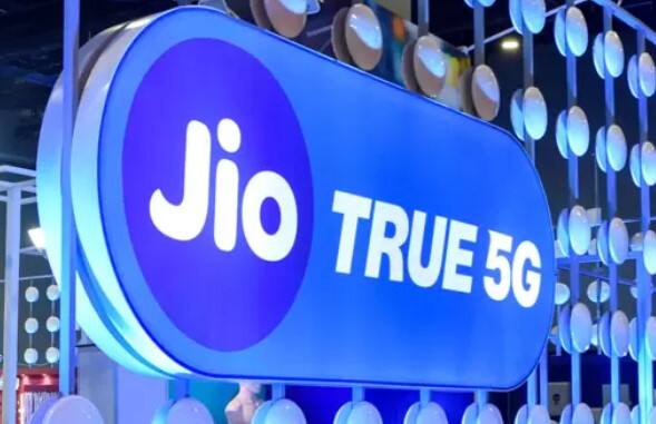 આ Jio પ્લાનમાં કેટલાક વધારાના ફાયદા પણ ઉપલબ્ધ છે. આમાં તમને 90 દિવસ માટે Jio Hotstar નું મફત સબ્સ્ક્રિપ્શન પણ મળે છે. કંપની તેમાં યુઝર્સને 50GB AI ક્લાઉડ સ્ટોરેજ પણ આપી રહી છે. આ ઉપરાંત તમને Jio TV ની મફત ઍક્સેસ મળે છે, જેના દ્વારા તમે મફતમાં ટીવી ચેનલોનો આનંદ માણી શકો છો.