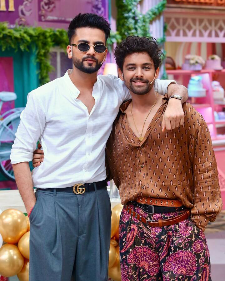 एल्विश यादव - एल्विश यादव ने गुड़गांव में पढ़ाई की है. उन्होंने बैचलर ऑफ कॉमर्स की डिग्री पूरी करने के लिए हंसराज कॉलेज, दिल्ली में दाखिला लिया था. वहीं समर्थ ने इंदौर के डीएवीवी विश्वविद्यालय से स्नातक की डिग्री ली है.