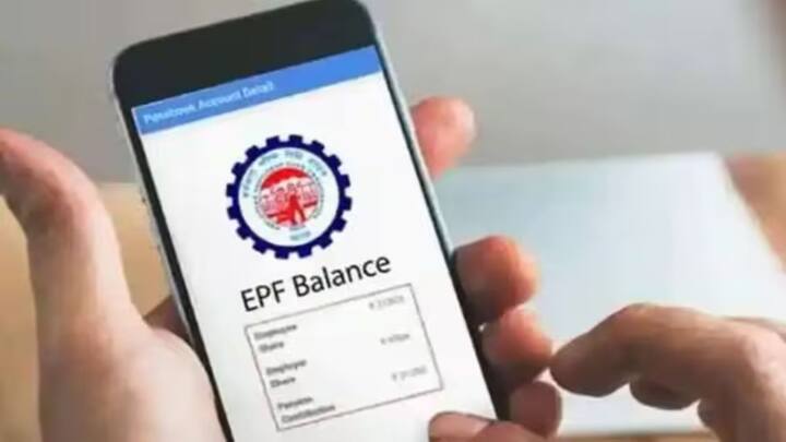 आपको बता दें नौकरी बदलते वक्त आपको अपने पुराने पीएफ खाते को नई कंपनी के खाते में ट्रांसफर करवाना जरूरी होता है. अगर आपके पास सिर्फ एक यूनिवर्सल अकाउंट नंबर यानी UAN है. इसके साथ ही वह आपके आधार से लिंक है.