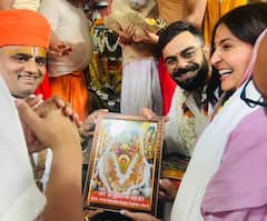 विराट कोहली का हाथ थामे अनुष्का शर्मा पहुंचीं अयोध्या, साथ में किया दर्शन पूजन, देखें तस्वीरें