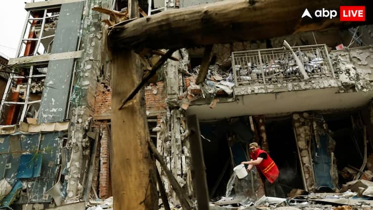 russia launched largest air strike in ukraine amid major prisoners exchange with kyiv 69 missile and 298 Drones 69 मिसाइल और 298 ड्रोन... रूस का यूक्रेन पर अब तक का सबसे बड़ा हवाई हमला, 12 लोगों को मौत
