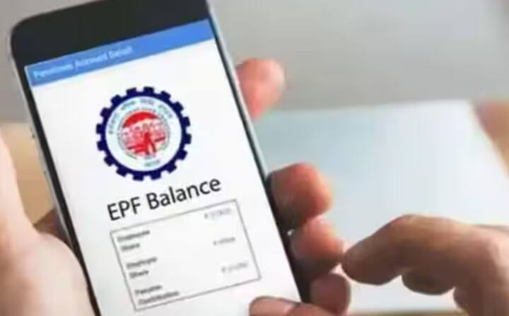 નોકરી બદલ્યા પછી તમારે ઘણીવાર તમારા પીએફ ખાતામાં કેટલીક બાબતોનું ધ્યાન રાખવું પડે છે. નહિંતર, તમારે પછીથી મુશ્કેલીનો સામનો કરવો પડી શકે છે. ચાલો તમને જણાવીએ કે તમારે કઈ બાબતો ધ્યાનમાં રાખવાની જરૂર છે.