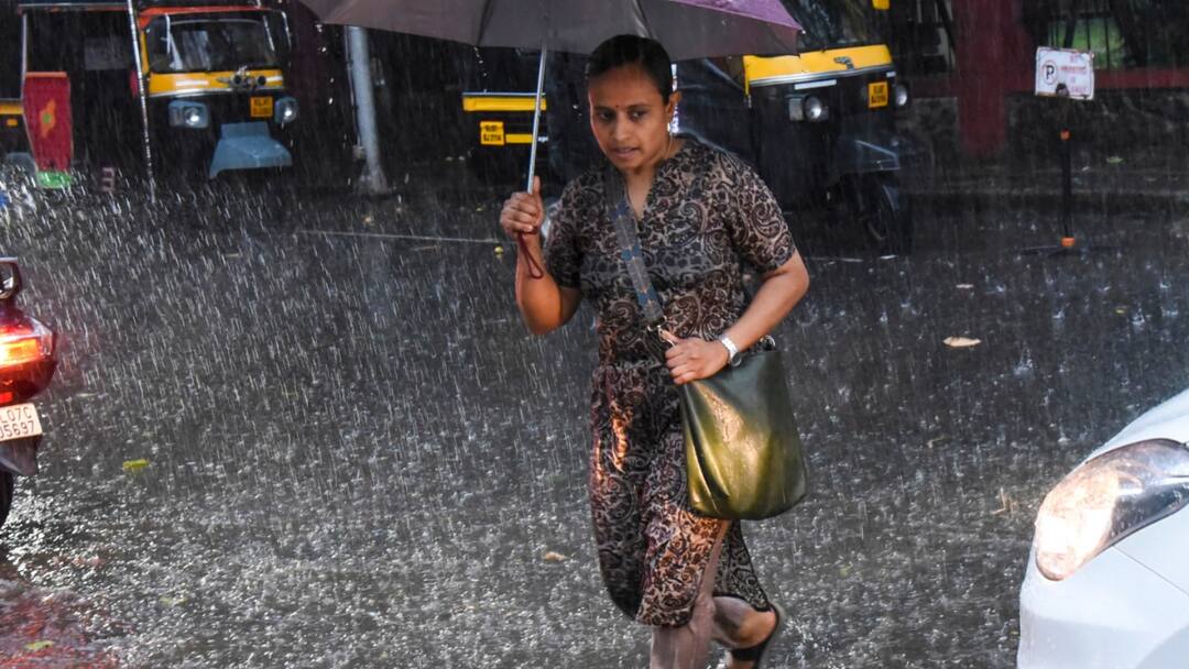 Heavy Rains Continue To Batter Kerala; Houses Damaged, High Tide Warning Issued Heavy Rains Continue To Batter Kerala; Houses Damaged, High Tide Warning Issued