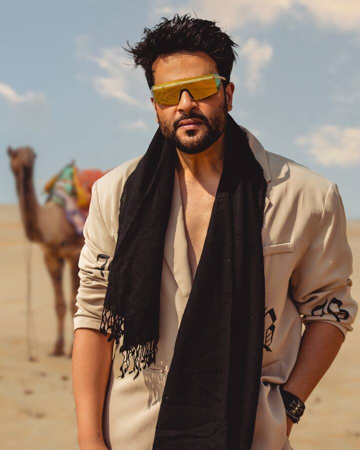 कृष्णा अभिषेक - सबसे पहले बात करते हैं एक्टर और कॉमेडियन कृष्णा अभिषेक की. कृष्णा ने मुंबई विश्वविद्यालय से ग्रेजुएशन की है.