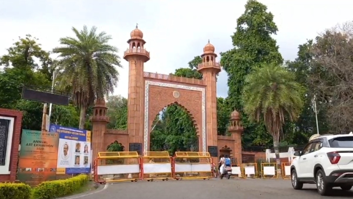 अलीगढ़ मुस्लिम विश्वविद्यालय की लेट लतीफी पर छात्र नाराज, प्रवेश परीक्षा का रिजल्ट है वजह