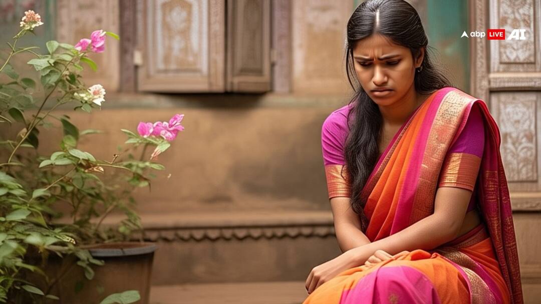 In Uttar pradesh Muzaffarnagar a married woman staged a sit in protest ससुराल में नहीं मिली एंट्री को धरने पर बैठी दुल्हन, पुलिस बोली- आपस में सुलझाएं मामला