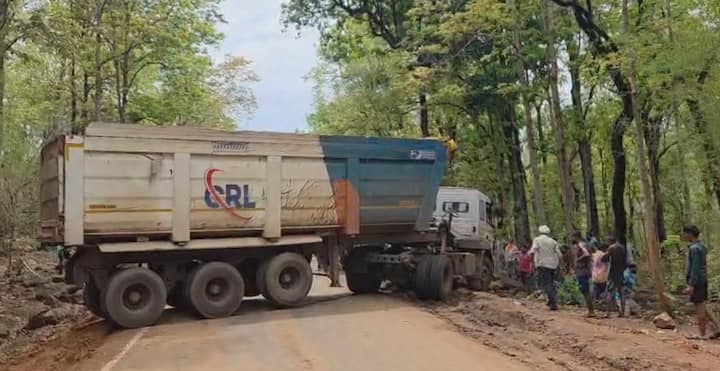 त्यामुळे एका गरोदर महिलेला सुद्धा 5 तास या जाम मध्ये फसून राहावे लागले तसेच काही चिमुकले सुद्धा पाणी व जेवणाविना रस्त्यातच रात्र काढली