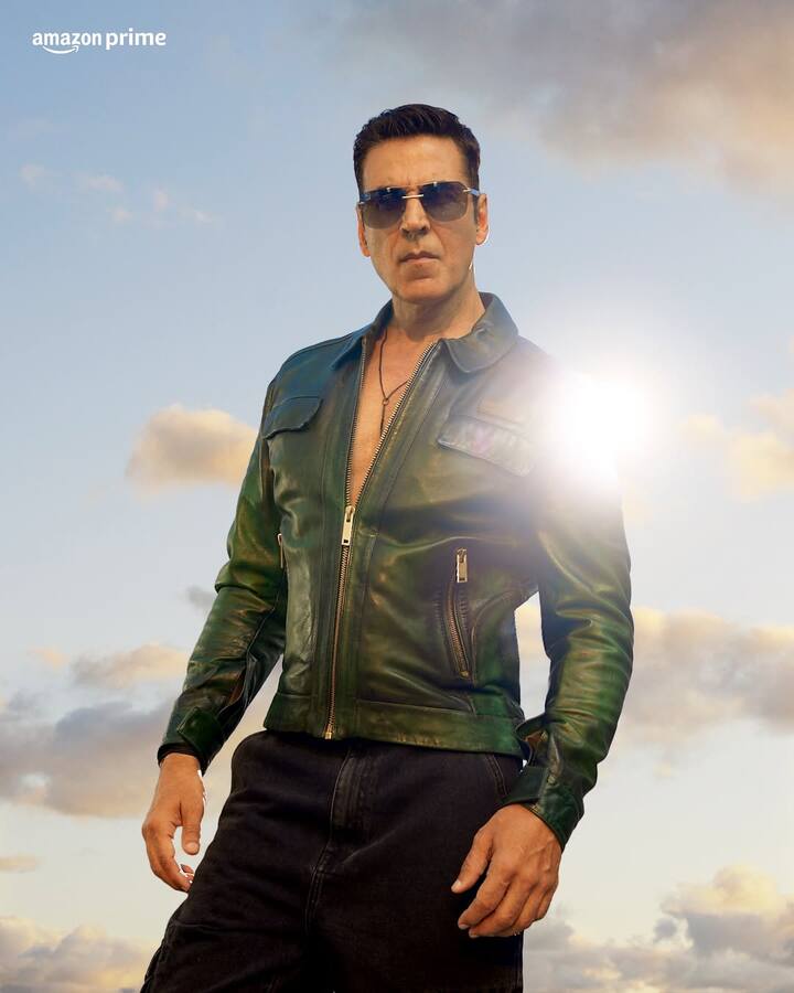 जी हां यह कोई और नहीं बल्कि बॉलीवुड के तेजतर्रार सुपरस्टार अक्षय कुमार हैं. उन्होंने इंडस्ट्री में न सिर्फ सबसे ज्यादा कमाई की बल्कि सबसे ज्यादा हिट फिल्में देने वाले एक्टर भी बन गए हैं.