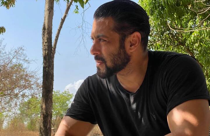 एक्टर पिछले कई दिनों से अपनी सुरक्षा में चूक की वजह से भी खबरों में बने हुए हैं लेकिन इस सब के बावजूद भी एक्टर अपनी जान के खतरे के बीच अपने दोस्त की शादी में शामिल हुए थे.