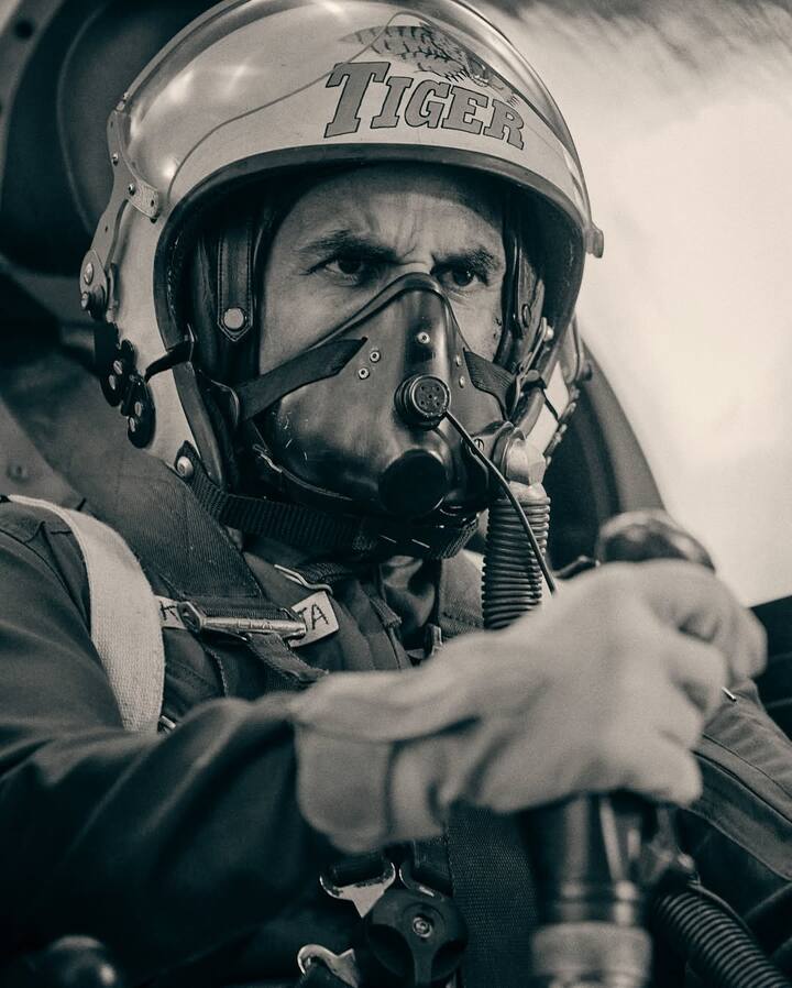 अक्षय कुमार ने अपने शानदार फिल्मी करियर में लगभग 130 फिल्मों में एक्टिंग की है. इन्हीं सारी फिल्मों का टोटल अगर किया जाए तो दुनिया भर के बॉक्स ऑफिस पर उन्होंने 9000 करोड़ का कलेक्शन कर लिया है.