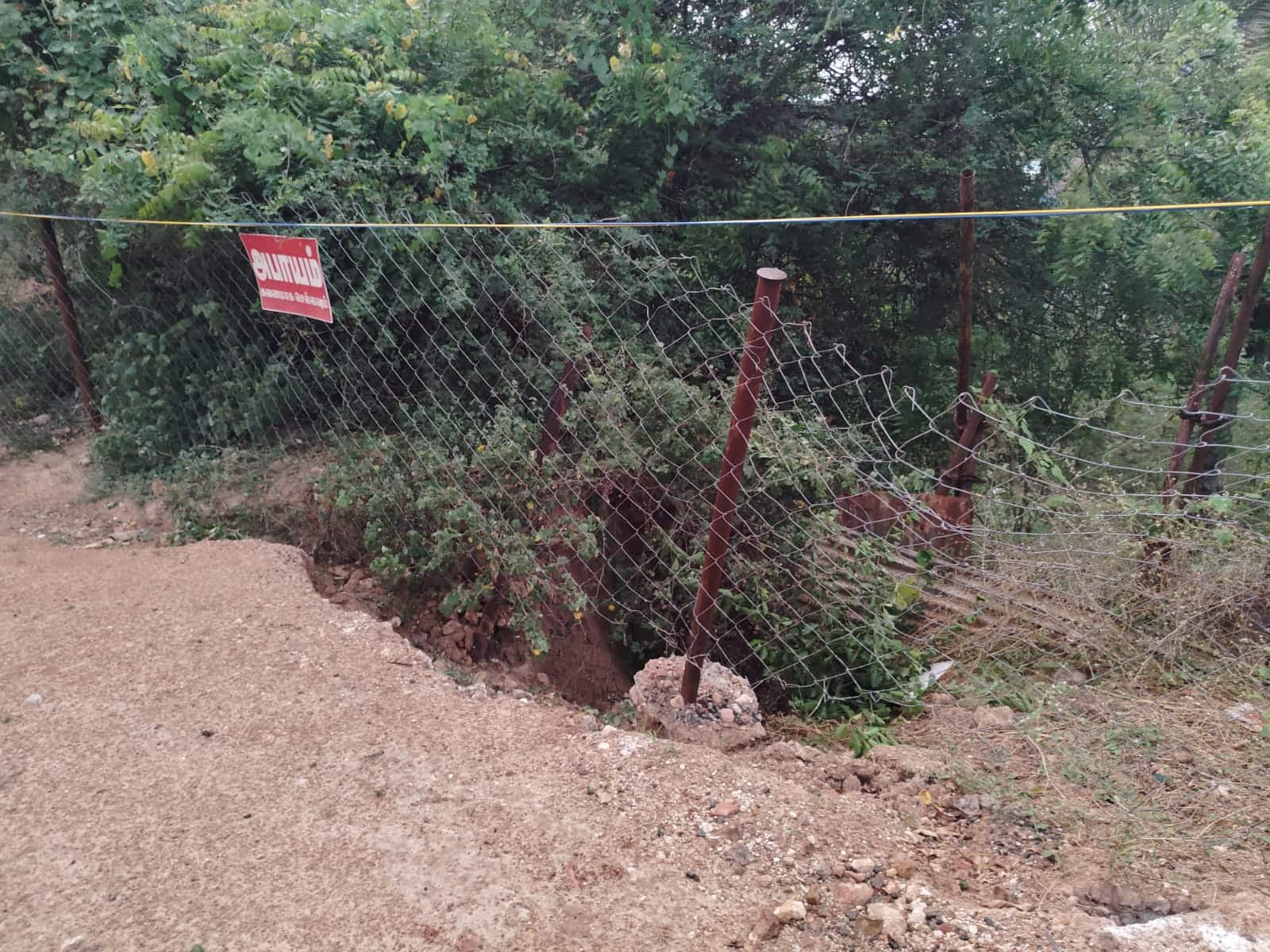 தஞ்சை பெரிய கோயிலில் சிதிலமடைந்து வரும் திருக்கயிலாய பாதை மதில் சுவர்... உடனே சீரமைக்கணும்னு பக்தர்கள் வலியுறுத்தல்