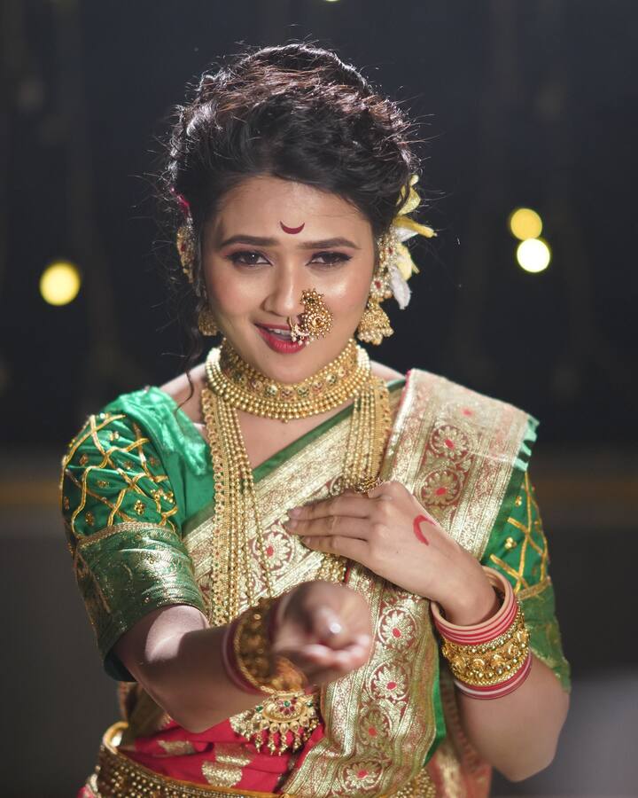 गौतमी पाटीलने (Gautami Patil) आपल्या मेहनतीने आणि नृत्यकौशल्याने मराठी मनोरंजन क्षेत्रात आपले स्थान निर्माण केले आहे.