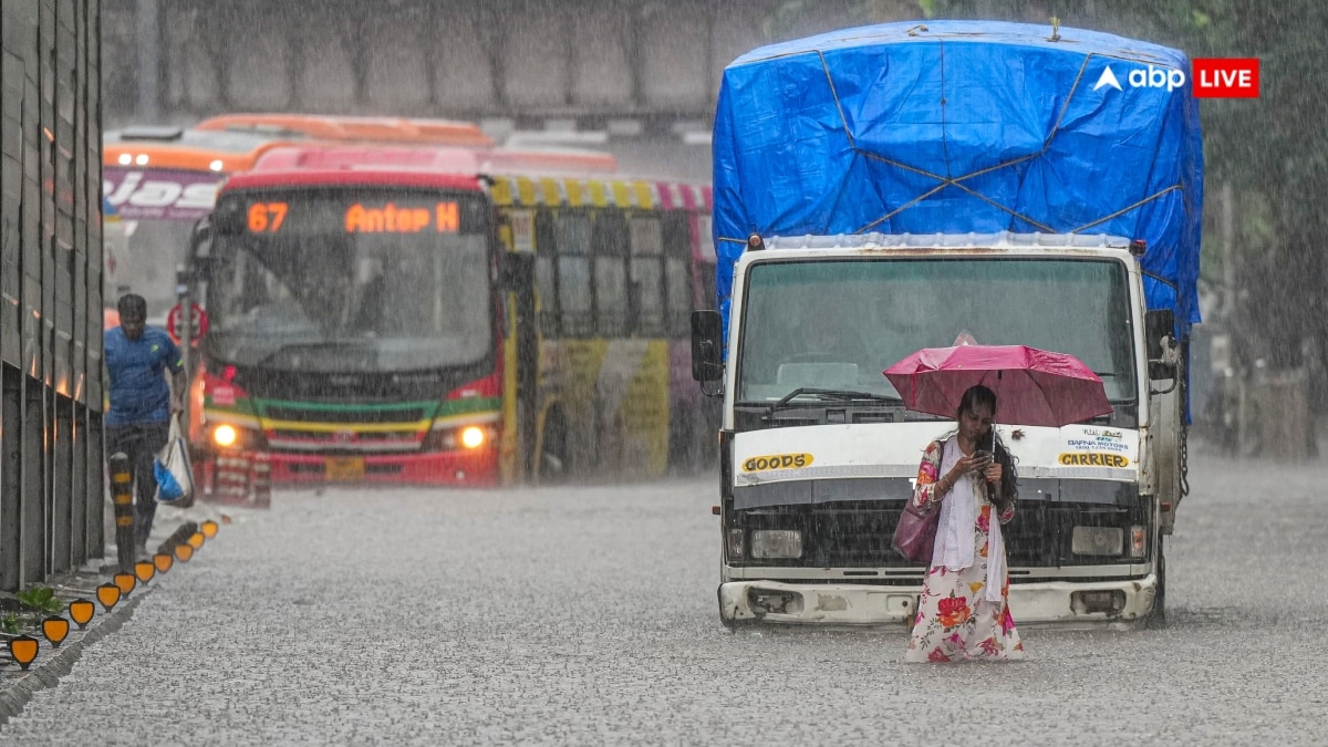 मुंबई में पिछले 24 घंटों में 135.4 मिमी बारिश, CM फडणवीस ने की समीक्षा बैठक, अलर्ट रहने के निर्देश