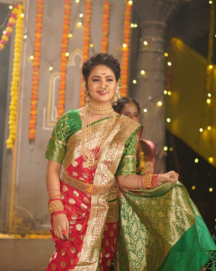 तिच्या नृत्यशैलीत पारंपरिक लावणीला आधुनिकतेची जोड दिसून येते, ज्यामुळे ती तरुणांमध्ये विशेष लोकप्रिय आहे.