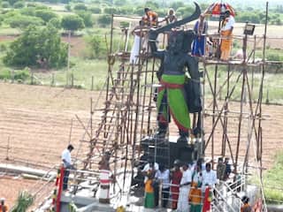 கரூர்: பதினெட்டாம்படி கருப்பணசாமி கோயில் கும்பாபிஷேக விழா கோலாகலம்
