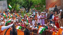 पीएम मोदी के रोड शो में पहुंचा कर्नल सोफिया का परिवार, जुड़वा बहन शाइना बोलीं-अब वो पूरे...'