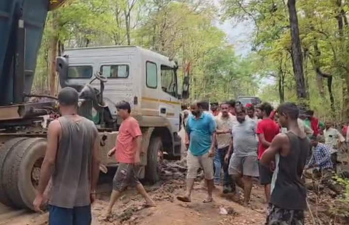 या राष्ट्रीय महामार्गावर तब्बल 8 किलोमीटर वळण घाट असून या मार्गावर नेहमी हलक्या तसेच जड वाहनांची वर्दळ असते.