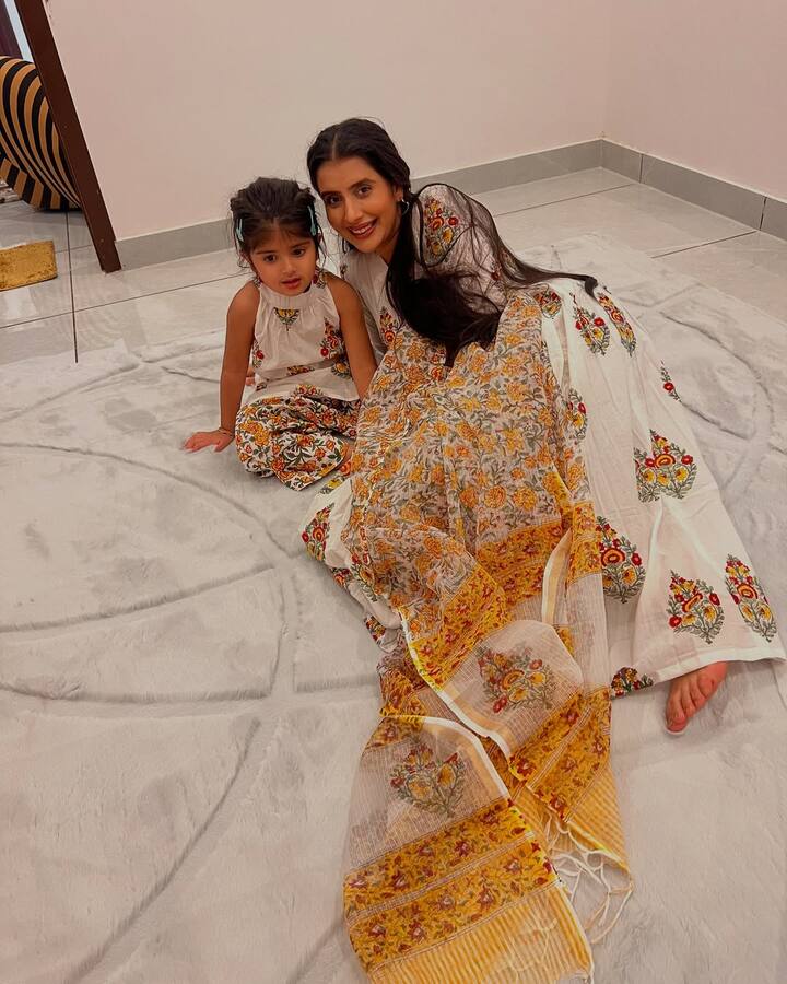 उन्होंने अपने व्लॉग में बताया है कि उन्होंने बीकानेर में नया घर बनवा लिया है. वो लंबे समय से इस घर में इन्वेस्ट कर रही थीं. वो घर में प्रवेश भी कर चुकी हैं.