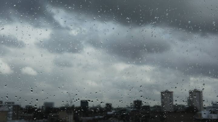 পরবর্তী ২ থেকে ৩ ঘন্টায় নদিয়া জেলার কিছু অংশে হালকা থেকে মাঝারি বজ্রপাত সঙ্গে হালকা থেকে মাঝারি বৃষ্টি, দমকা বাতাস এবং বাতাসের গতি ৩০-৪০ কিমি প্রতি ঘণ্টায় বইবার সম্ভাবনা রয়েছে। পরবর্তী ২ থেকে ৩ ঘন্টায় বীরভূম, পশ্চিম বর্ধমান জেলাগুলিতে কিছু অংশে হালকা থেকে মাঝারি বজ্রপাত সঙ্গে হালকা থেকে মাঝারি বৃষ্টি, দমকা বাতাস এবং বাতাসের গতি ৩০-৪০ কিমি প্রতি ঘণ্টায় বইবার সম্ভাবনা রয়েছে।