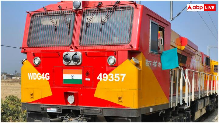 इसके अलावा गुजरात में यात्रियों की सुविधा के लिए दूसरी एक्सप्रेस गाड़ी वलसाड दाहोद एक्सप्रेस का परिचालन भी शुरू किया जा रहा है.