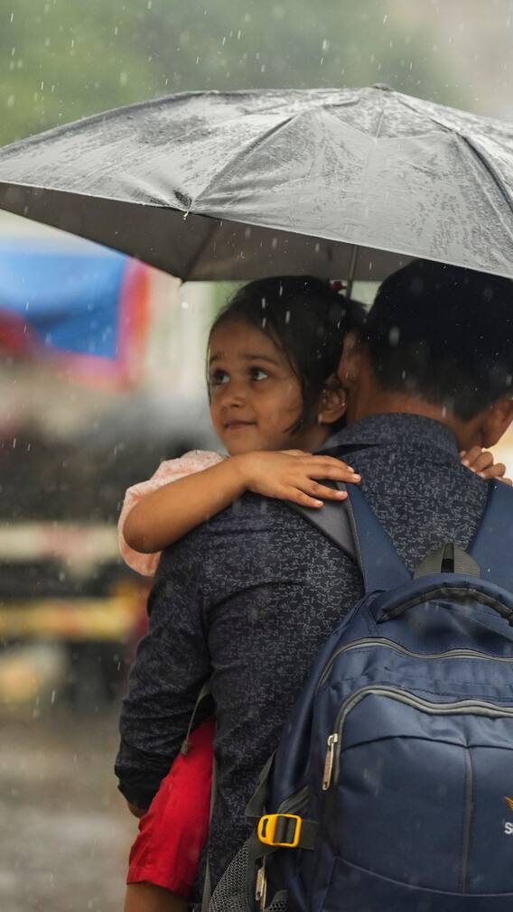 রাজ্যজুড়ে বৃষ্টির পূর্বাভাস, জোড়ে বইবে হাওয়া, এই জেলাগুলোতে বেশি সতর্কতা
