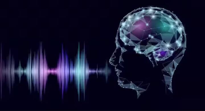 ਬਿਨਾਂ ਕਿਸੇ ਦੇਰੀ ਦੇ ਚਾਵਲਾ ਜੋੜੇ ਨੇ 50,000 ਰੁਪਏ ਟ੍ਰਾਂਸਫਰ ਕਰ ਦਿੱਤੇ ਪਰ ਜਦੋਂ ਦੂਜੀ ਵਾਰ 2 ਲੱਖ ਰੁਪਏ ਦੀ ਮੰਗ ਆਈ ਤਾਂ ਉਸਨੂੰ ਸ਼ੱਕ ਹੋਇਆ। ਉਸਨੇ ਤੁਰੰਤ ਪਰਿਵਾਰ ਨਾਲ ਸੰਪਰਕ ਕੀਤਾ ਤੇ ਪਤਾ ਲੱਗਾ ਕਿ ਕਪਿਲ ਘਰ ਵਿੱਚ ਸੁਰੱਖਿਅਤ ਹੈ। ਦਰਅਸਲ, ਇਹ ਇੱਕ ਏਆਈ ਵੌਇਸ ਕਲੋਨਿੰਗ ਧੋਖਾਧੜੀ ਸੀ ਜਿਸ ਵਿੱਚ ਏਆਈ ਤਕਨਾਲੋਜੀ ਦੀ ਵਰਤੋਂ ਕਰਕੇ ਕਪਿਲ ਦੀ ਨਕਲੀ ਆਵਾਜ਼ ਬਣਾਈ ਗਈ ਸੀ ਅਤੇ ਧੋਖਾਧੜੀ ਕੀਤੀ ਗਈ ਸੀ।