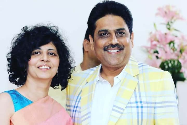 शो में तारक मेहता के रोल में शैलेश लोढ़ा नजर आ रहे हैं. एक्टर की वाइफ का नाम स्वाति लोढ़ा है जो एक राइटर हैं.