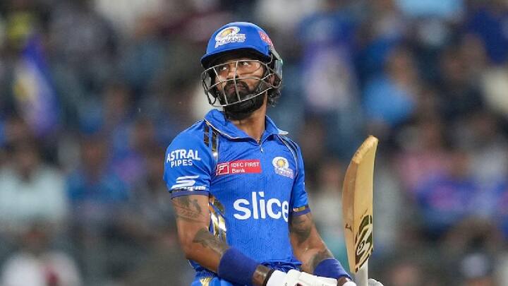 आकाश अंबानी यांनी पाचही वेळेला मुंबई इंडियन्स संघाच्या जर्सीचा रंग असलेल्या निळ्या रंगाच्या शॉल साई समाधीवर अर्पण केल्या आहेत. आजही मुंबई इंडियन्सचा सामना पंजाबविरुद्ध होत आहे.