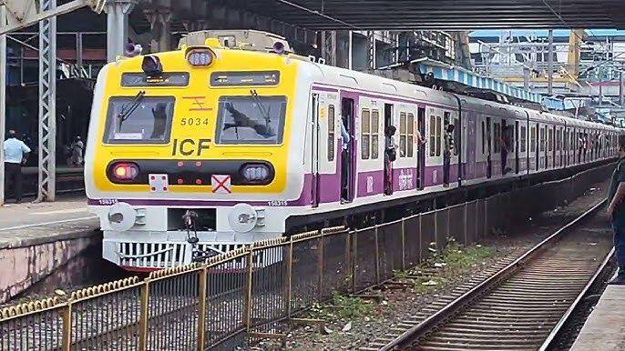 मुंबईत सकाळी 7.30 पर्यंतच्या 21 तासांत 71.9 मिमी पावसाची नोंद झाली आहे. मुंबईच्या उपनगरांत 17.5 मिमी पावसाची नोंद झाली आहे. सायनमध्ये 43 मिमी, तर मुंबई विमानतळ भागात 33 मिमी पावसाची नोंद झाली आहे.