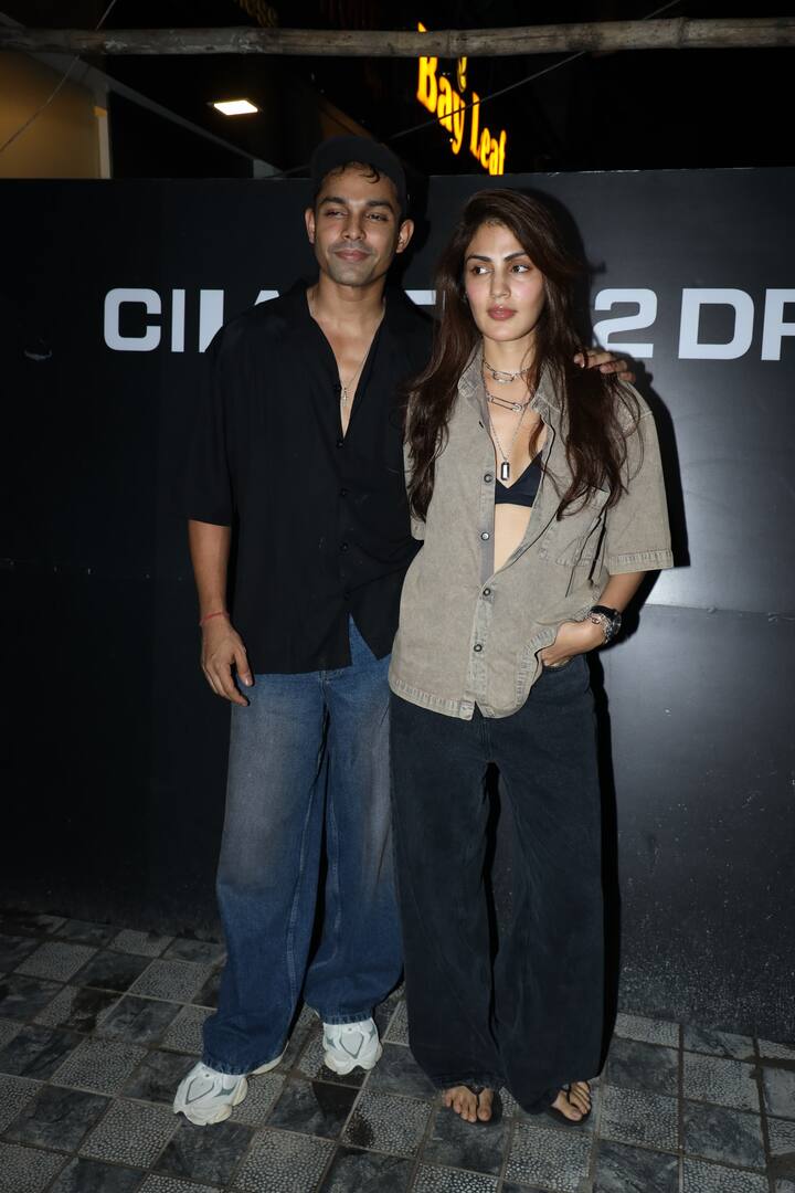 बता दें कि रिया ने अपने भाई शौविक चक्रवर्ती के साथ मिलकर स्टोरो खोला है. रिया अपने भाई शौविक के साथ स्ट्रॉन्ग बॉन्ड शेयर करती हैं.