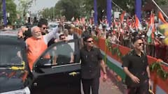 Photos: ઓપરેશન સિંદૂર બાદ પહેલીવાર ગુજરાત આવ્યા પીએમ મોદી, વડોદરામાં રૉડ શૉ દરમિયાન લોકોએ કરી પુષ્પવર્ષા