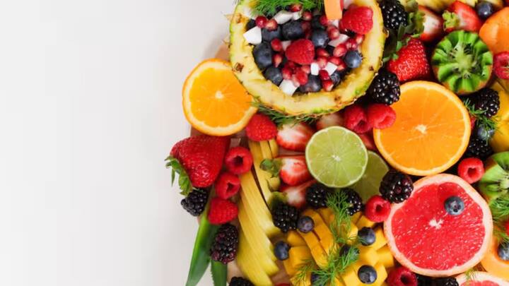 এর পাশাপাশি আপনি টাওয়েল গরম করে শেক নিতে পারেন। অথবা গরম জলে টাওয়াল ভিজিয়ে ভাল করে জল ফেলে নিয়ে নাক বরবার কপালে ছুয়ে রাখলেও স্বস্তি ফিরবে।