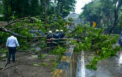 मुंबई में बारिश से त्राहिमाम, सड़कें जाम, इमारतें करवाई गईं खाली, देखे तस्वीरें