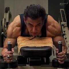 'सिकंदर' फ्लॉप होने के बाद भी सलमान खान का स्टारडम नहीं हुआ कम, इन वजहों से चर्चा में हैं दबंग खान