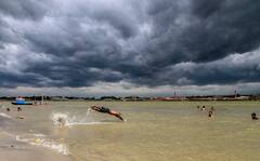 Weather Alert: প্রবল বৃষ্টি, বাড়বে ঝড়ের দাপট, ঘোর দুর্যোগের পূর্বাভাস, আগামী কয়েক ঘণ্টায় ভাসবে এই জেলাগুলি