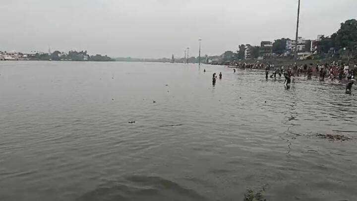 सध्या पाऊस पूर्णपणे बंद झाला असला तरी आभाळ भरून आलेले आहे .. केव्हाही पुन्हा पावसाला सुरुवात होईल.