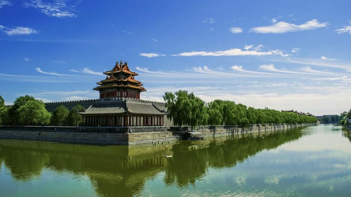 इस लिस्ट में दूसरा नाम उस देश का है जो कि देशभर में एक्सपोर्ट और कर्ज देने के लिए मशहूर है. वह देश है चीन. चीन पर 14,692 बिलियन डॉलर का कर्जा है.