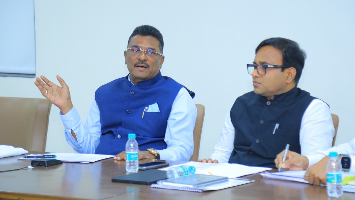 Maharashtra: मंत्री प्रताप सरनाईक ने इलेक्ट्रिक बसों से संबंधित टेंडर रद्द करने के दिए निर्देश, जानें वजह