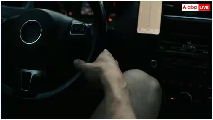 પેટેલર ટેન્ડિનોપેથી એ એક એવી સ્થિતિ છે જેમાં ઘૂંટણની ટોપીને શિનના હાડકા સાથે જોડતો પેટેલર કંડરા સોજો, પીડાદાયક અથવા અધોગતિ પામે છે. આ કંડરા ઘૂંટણના સાંધાને સ્થિર કરવામાં અને ચાલવા, દોડવા અથવા સીડી ચઢવા જેવી પગની હિલચાલમાં મહત્વપૂર્ણ ભૂમિકા ભજવે છે.