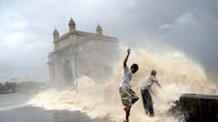 पहिल्याच पावसाने मुंबई तुंबली, थोड्याचवेळात समुद्राला भरती,  बीएमसीच्या युद्धपातळीवर हालचाली